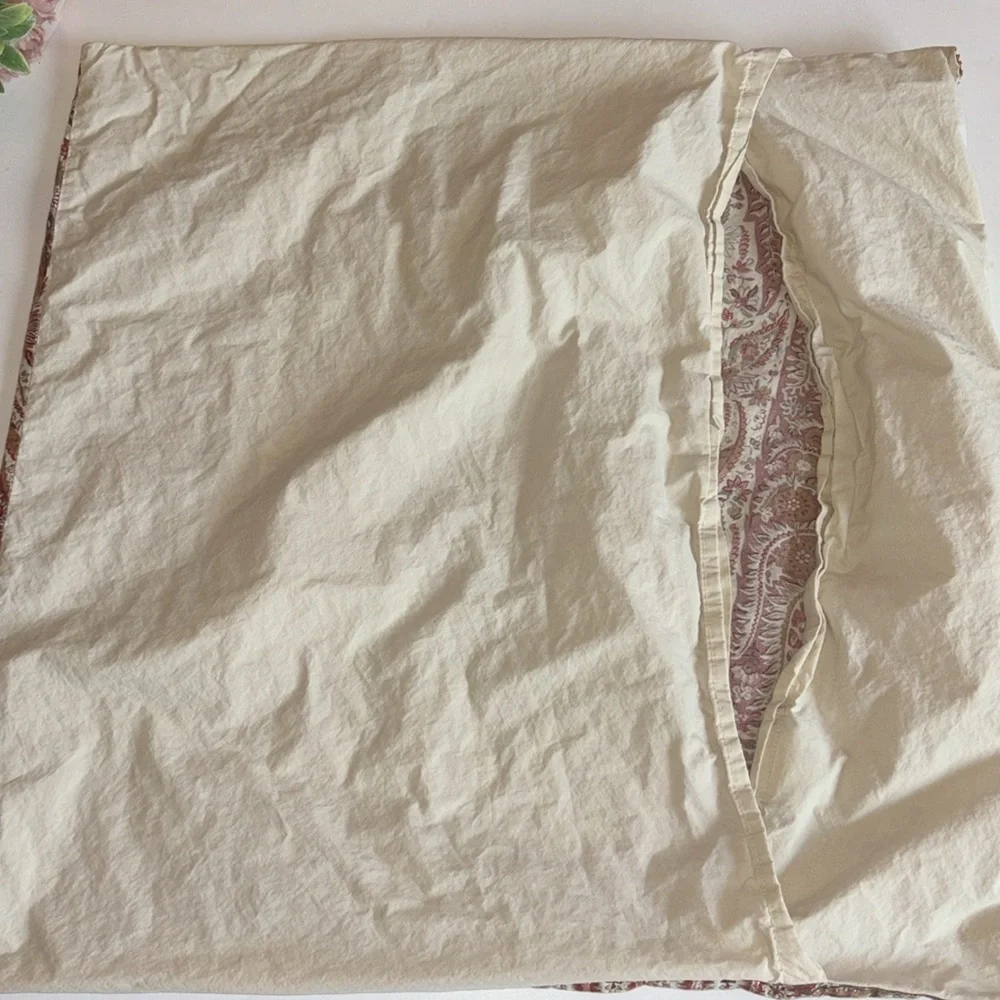 Pottery Barn FULL/QUEEN DUVET PAISLEY RED CREAM AND BLUE 2 Euro Shams